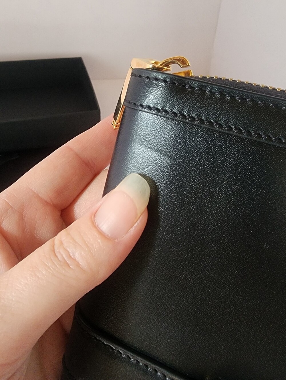Versace Logo Detailed Zipped Wallet - Picture 2 of 15
